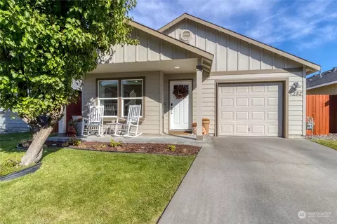 1232 SW Carver St, College Place, WA 99324