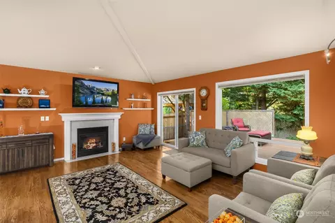 Living - 19416 2nd Dr SE #B, Bothell, WA 98012 photo 4 of 5