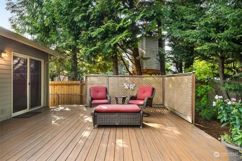 Exterior - 19416 2nd Dr SE #B, Bothell, WA 98012 photo 5 of 9