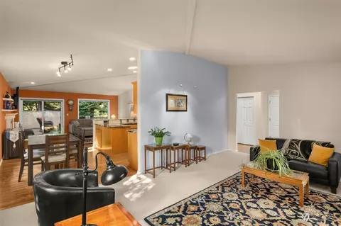 Living - 19416 2nd Dr SE #B, Bothell, WA 98012 photo 3 of 5