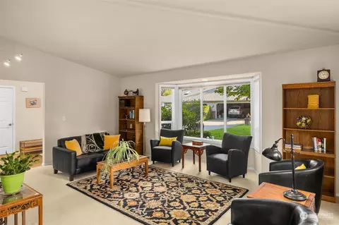 Living - 19416 2nd Dr SE #B, Bothell, WA 98012 photo 2 of 5