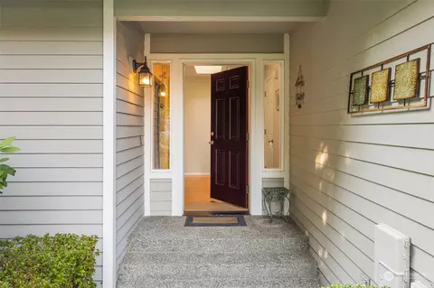 Entry Way - 19416 2nd Dr SE #B, Bothell, WA 98012 photo 1 of 3