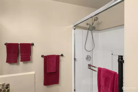 Bath - 19416 2nd Dr SE #B, Bothell, WA 98012 photo 2 of 4