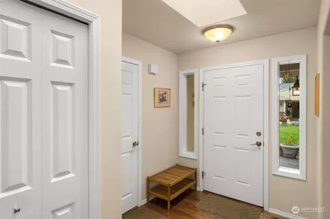Entry Way - 19416 2nd Dr SE #B, Bothell, WA 98012 photo 3 of 3