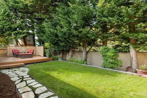 Exterior - 19416 2nd Dr SE #B, Bothell, WA 98012 photo 4 of 9
