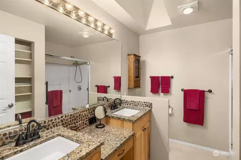 Bath - 19416 2nd Dr SE #B, Bothell, WA 98012 photo 1 of 4