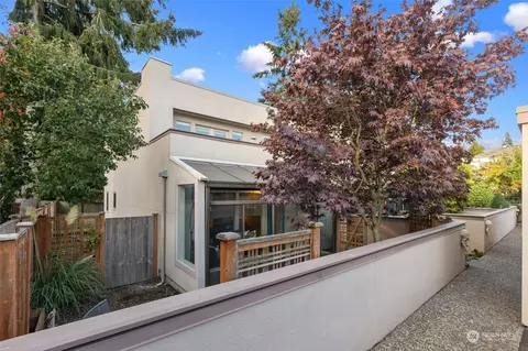 8229 212th St SW #101, Edmonds, WA 98026