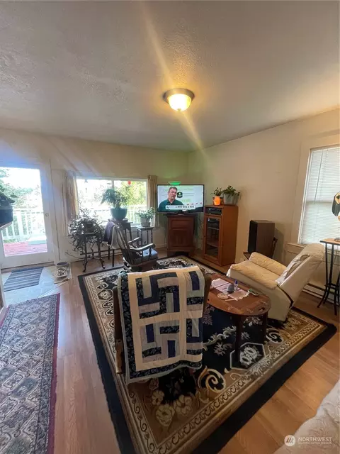1238 Summit Ave, Raymond, WA 98577 photo 3