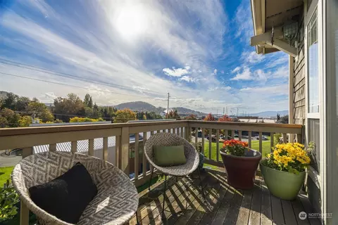 1600 D St #201, Bellingham, WA 98225
