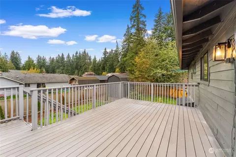 Exterior - 2422 Larlin Dr, Everett, WA 98203 photo 3 of 7