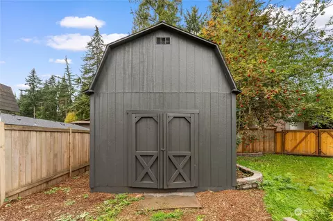 Exterior - 2422 Larlin Dr, Everett, WA 98203 photo 5 of 7