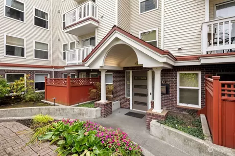 411 N 90th St #301, Seattle, WA 98103