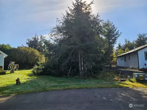 945 Salal Ct SW, Ocean Shores, WA 98569