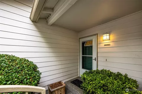 3622 164th St SW #102, Lynnwood, WA 98087