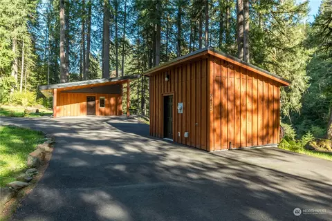 8475 Kalama River Rd, Kalama, WA 98625