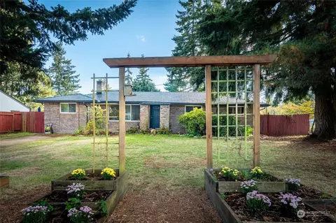 6724 Penny Ln, Lynnwood, WA 98036