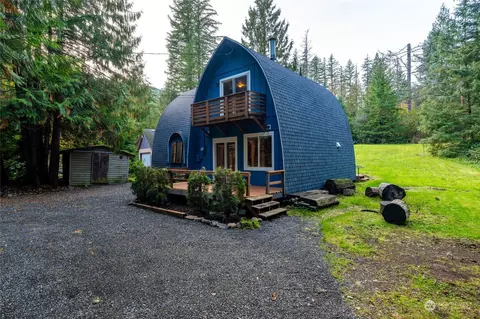 2731 Blue Jay Valley Ln, Maple Falls, WA 98266
