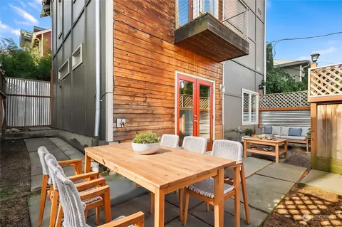 Exterior - 119 27th Ave E #A, Seattle, WA 98112 photo 1 of 3