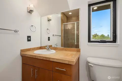 Bath - 119 27th Ave E #A, Seattle, WA 98112 photo 3 of 4