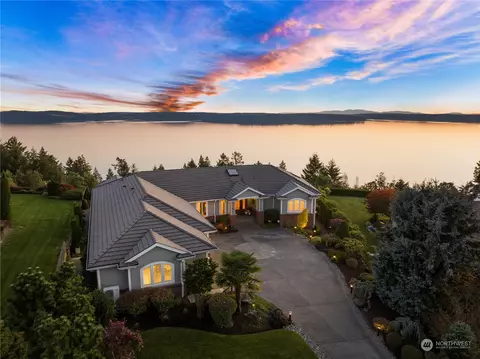 563 3rd Ct, Fox Island, WA 98333