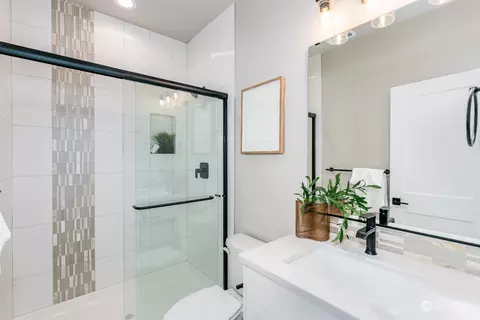 Bath - 20214 94th Dr NE, Bothell, WA 98011 photo 1 of 6