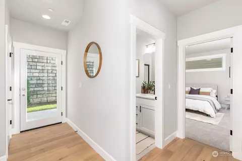 Entry Way - 20214 94th Dr NE, Bothell, WA 98011 photo 2 of 4