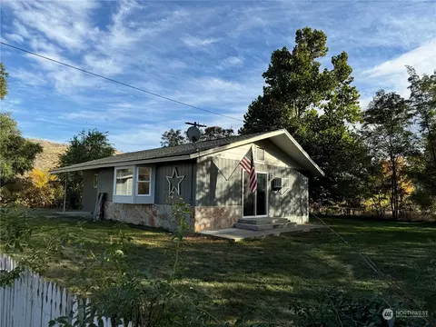 114 State Frontage Rd #A, Tonasket, WA 98855