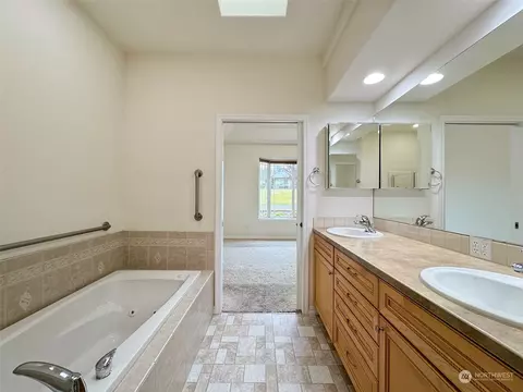 Bath - 441 Big Leaf Ct, Sequim, WA 98382 photo 4 of 6