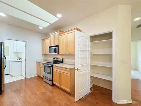 Kitchen - 441 Big Leaf Ct, Sequim, WA 98382 photo 3 of 4
