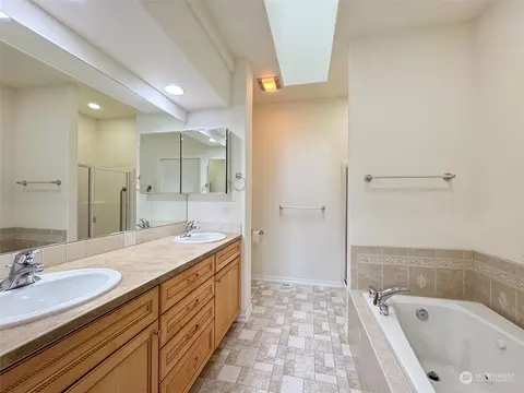 Bath - 441 Big Leaf Ct, Sequim, WA 98382 photo 2 of 6