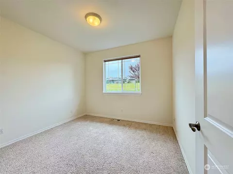 Bedroom - 441 Big Leaf Ct, Sequim, WA 98382 photo 4 of 10