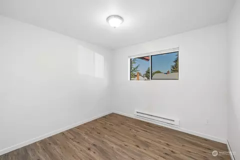 Bedroom - 419 W Hemlock St, Sequim, WA 98382 photo 5 of 6
