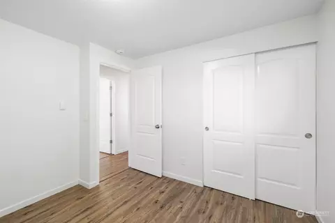 Bedroom - 419 W Hemlock St, Sequim, WA 98382 photo 4 of 6