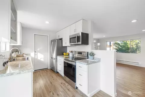 Kitchen - 419 W Hemlock St, Sequim, WA 98382 photo 4 of 5