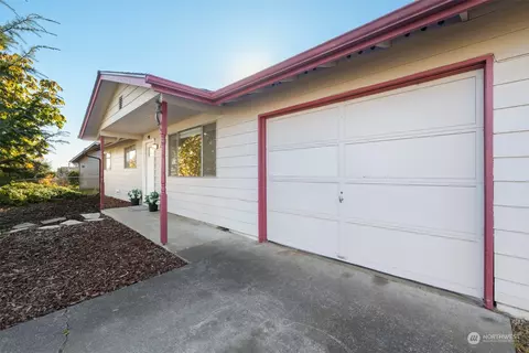 Exterior - 419 W Hemlock St, Sequim, WA 98382 photo 1 of 10