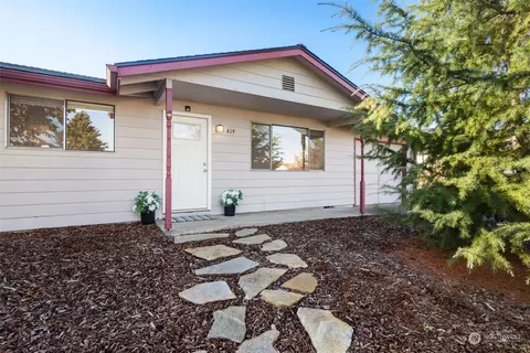 419 W Hemlock St, Sequim, WA 98382