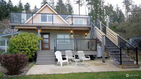 3939 Beach Dr E, Port Orchard, WA 98366