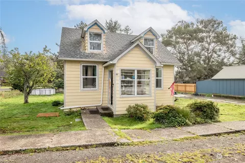 110 Advent Ave NE, Ilwaco, WA 98624