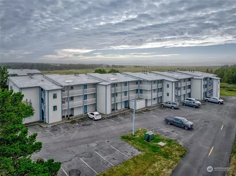 210 26th St #406A, Long Beach, WA 98631
