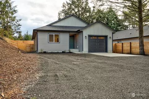 215 Cakesosta St SE, Ocean Shores, WA 98569