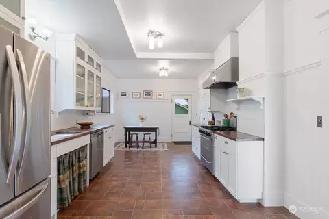 Kitchen - 1705 Colby Ave, Everett, WA 98201 photo 3 of 5