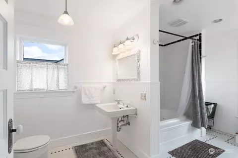 Bath - 1705 Colby Ave, Everett, WA 98201 photo 2 of 3