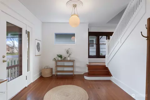 Entry Way - 1705 Colby Ave, Everett, WA 98201 photo 2 of 4