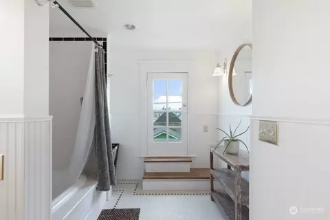 Bath - 1705 Colby Ave, Everett, WA 98201 photo 3 of 3
