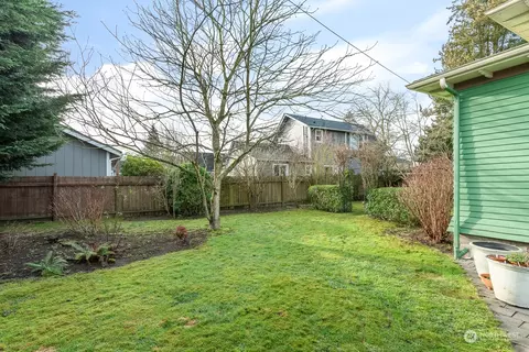 Exterior - 1705 Colby Ave, Everett, WA 98201 photo 7 of 9