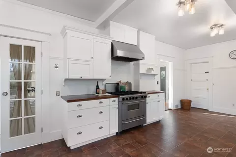 Kitchen - 1705 Colby Ave, Everett, WA 98201 photo 2 of 5