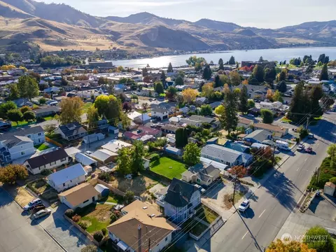 130 E Gibson Ave, Chelan, WA 98816 photo 4
