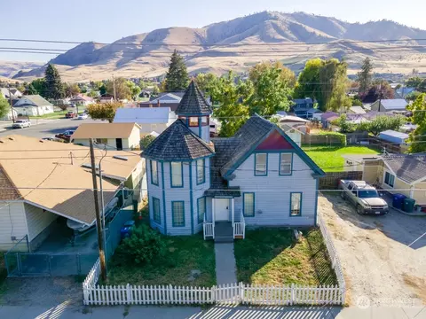 130 E Gibson Ave, Chelan, WA 98816
