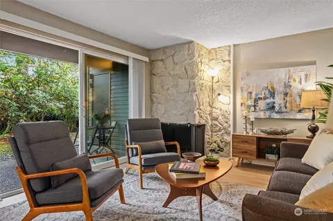 14630 NE 35th St #104, Bellevue, WA 98007