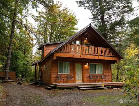 104 Lake Creek Dr, Packwood, WA 98361